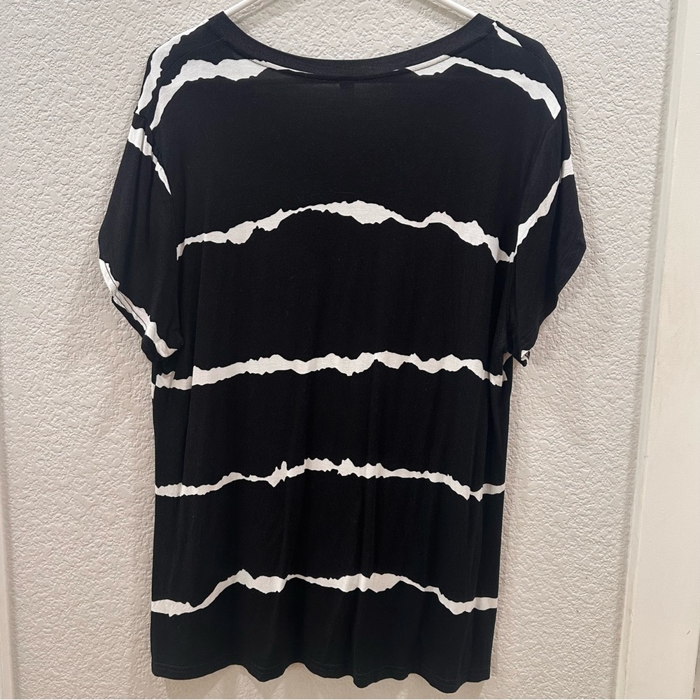 Black and White Striped Women's Top size XL - Picture 2 of 3